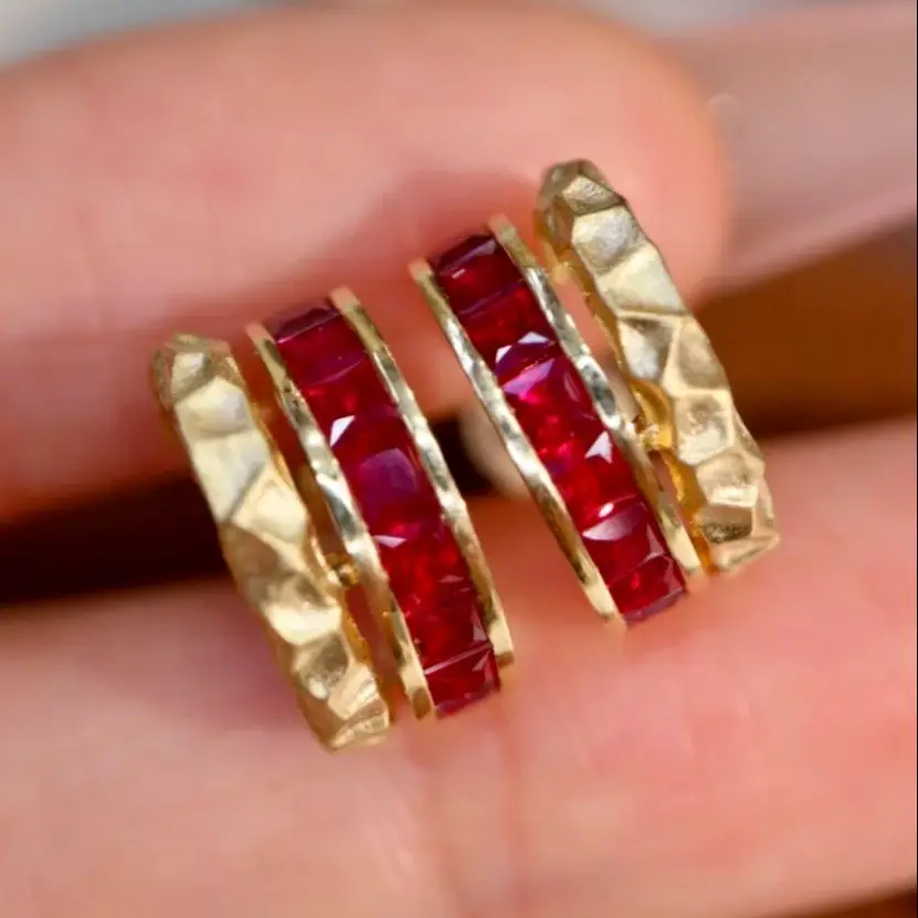 FH25 Real Solid 18k Gold Red Red Ruby 2.1ct Gemstones Diamonds Studs Eaarings for Women Fine Nový rok narodeniny darček