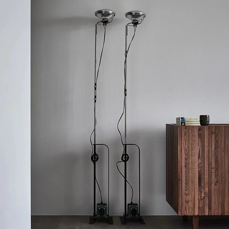FLOS Toio LAMP Moderné čierne železné podlahové svetlo pre spálňu Obýva