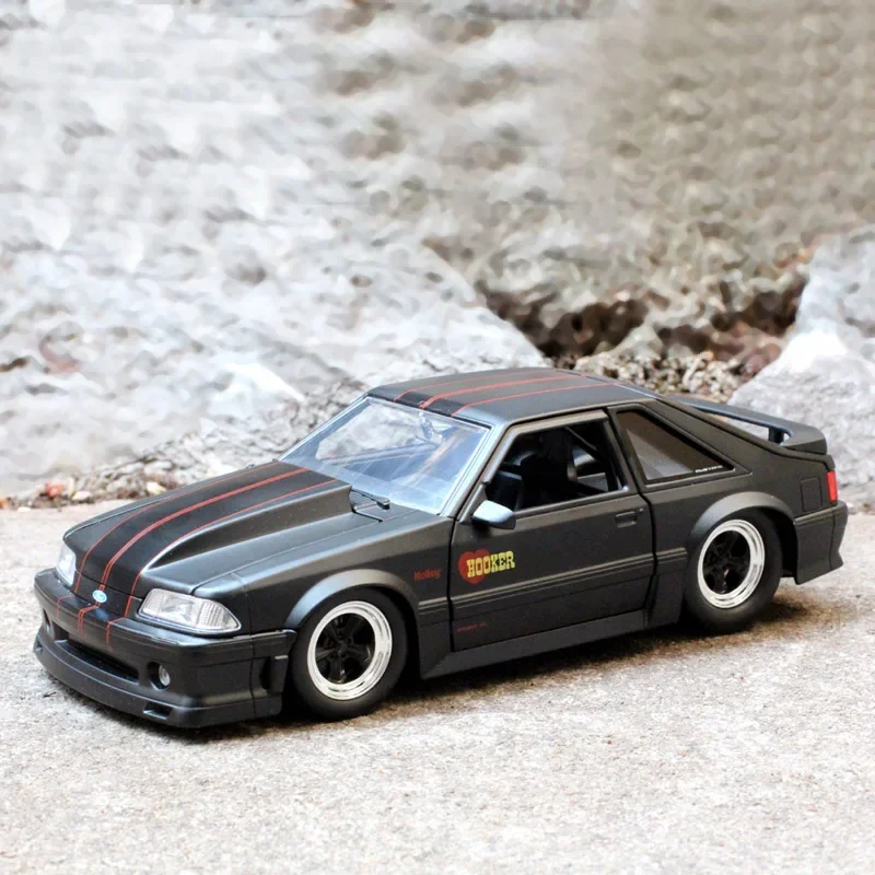 Ford Mustang GT 1989 svalové športové auto Die-Cast 1:24 Stupnica statická zliatina slávna kupé model Hobby Collection Suvenír