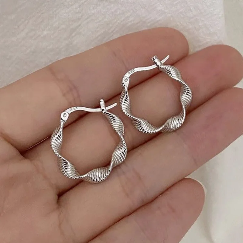 Foxanry bráni alergii Twist Geometric Hoop náušnice pre ženy Classic jednoduchý hip hop kreatívne narodeninové šperky darčeky
