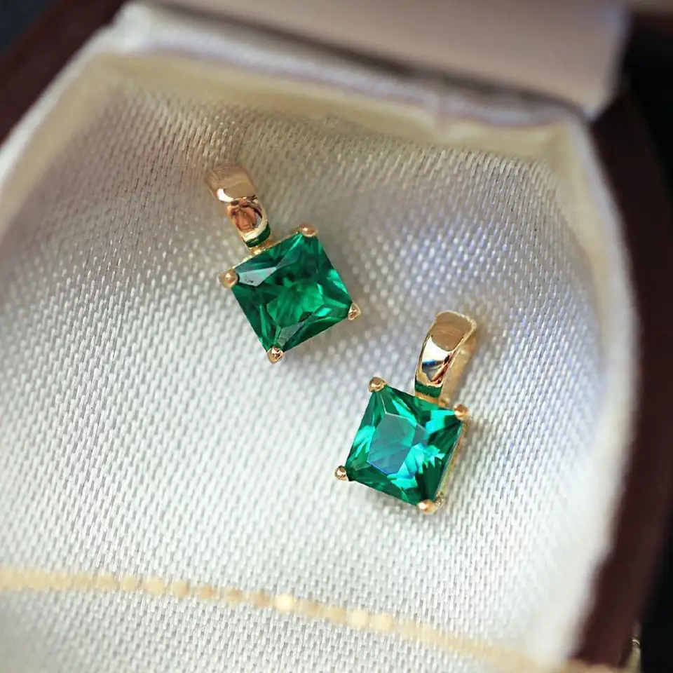 Goldtutu grilgold 9k zlatý francúzsky retro jemný smaragd zirkon Small Box Charm, KJ280