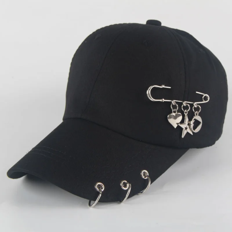 Gotický reťazec baseball klobúk punk hip hop dospievajúci Kórejský baret muži Ženy zimné slnečné klobúky emo nit rivet klobúky výkonnosť Party cestovanie darček