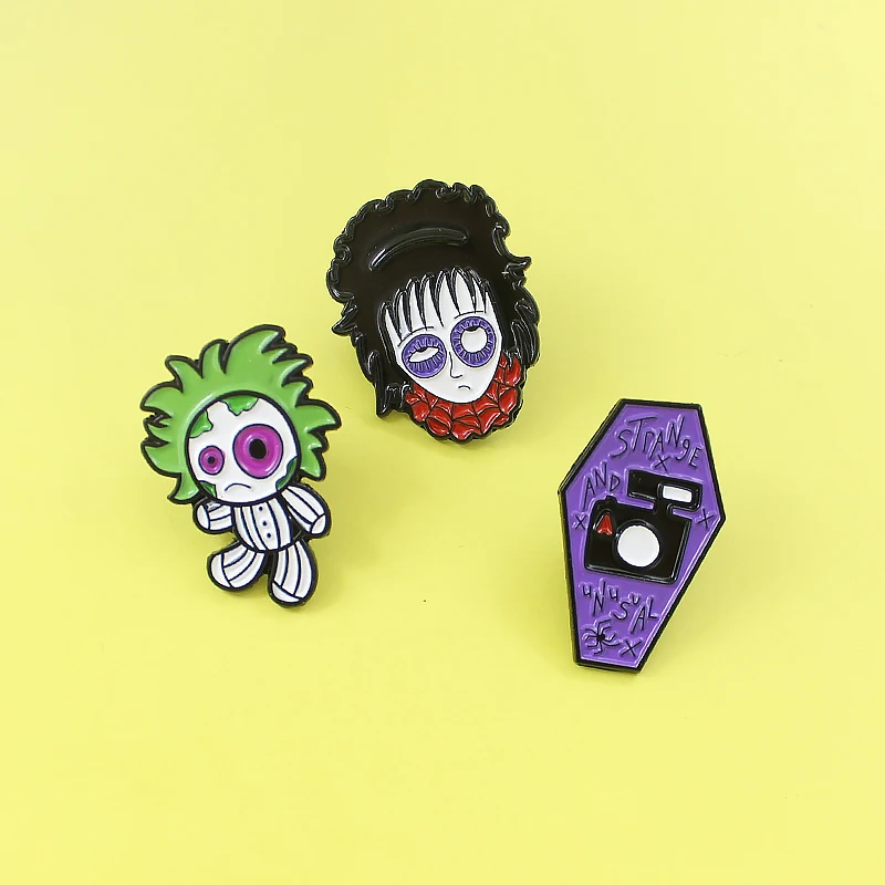 Gotický upír Terror Horror Doll Purple Coffin Broš