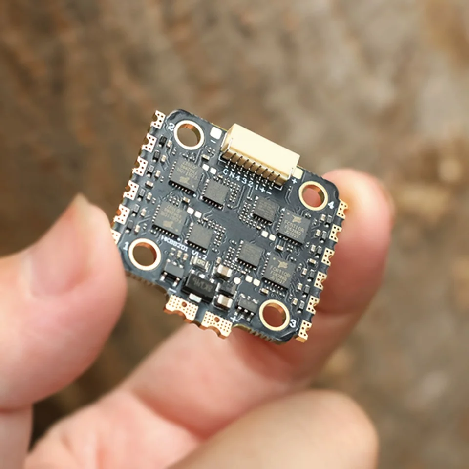 HAKRC BL-S 35A 4-v-1 ESC 20x20mm 2-6s je vhodný pre 2-3 palcový FPV freestyle pretekársky robot