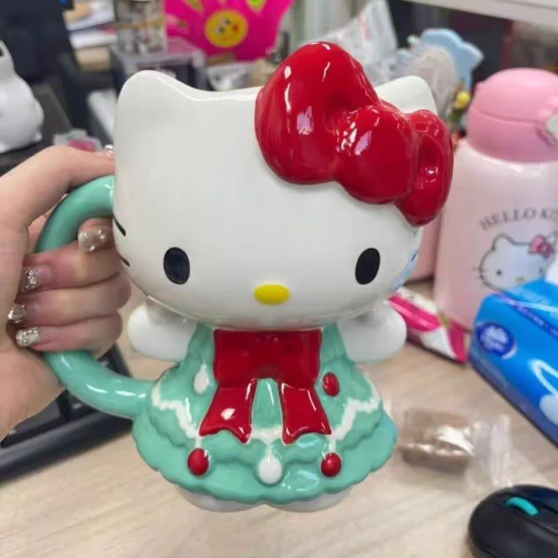 Hellokitty postava Periférne Vianoce Červené a zelené farby Kawaii mačiatko keramické hrnčeky sviatky Holid Home Decoration Darček k narodeninám