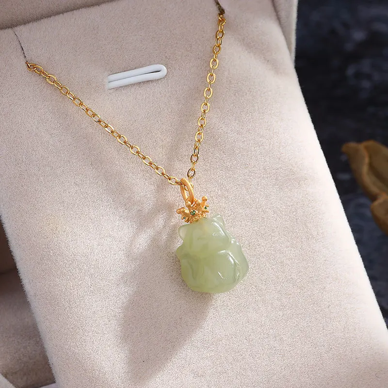 Hetian Grey Jade náhrdelník Plova 18k zlata vykladané s nefritom s priemerom Clear Water Cute deväť chvostových líškových náhrdelníkov pre priateľku