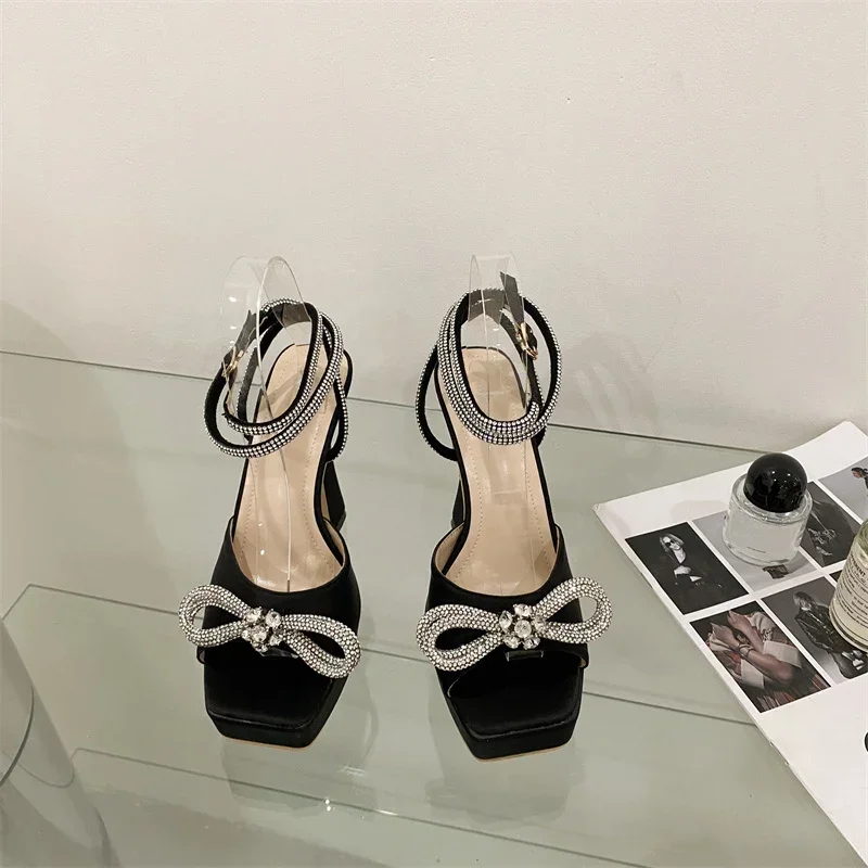 Hlieny 2024 Nové sexy PVC priehľadné sandále High podpätky Dámske pumpy módne Bowknot Crystal Square Platforma Prom topánky