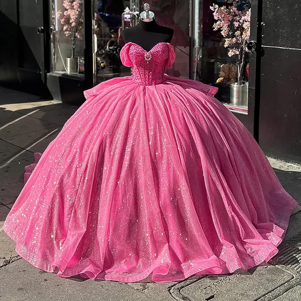 Horúca ružová z ramena guľôčkové šaty quinceanera šaty trblietavé krištáľové korálky prispôsobené Vestidos de xv anos