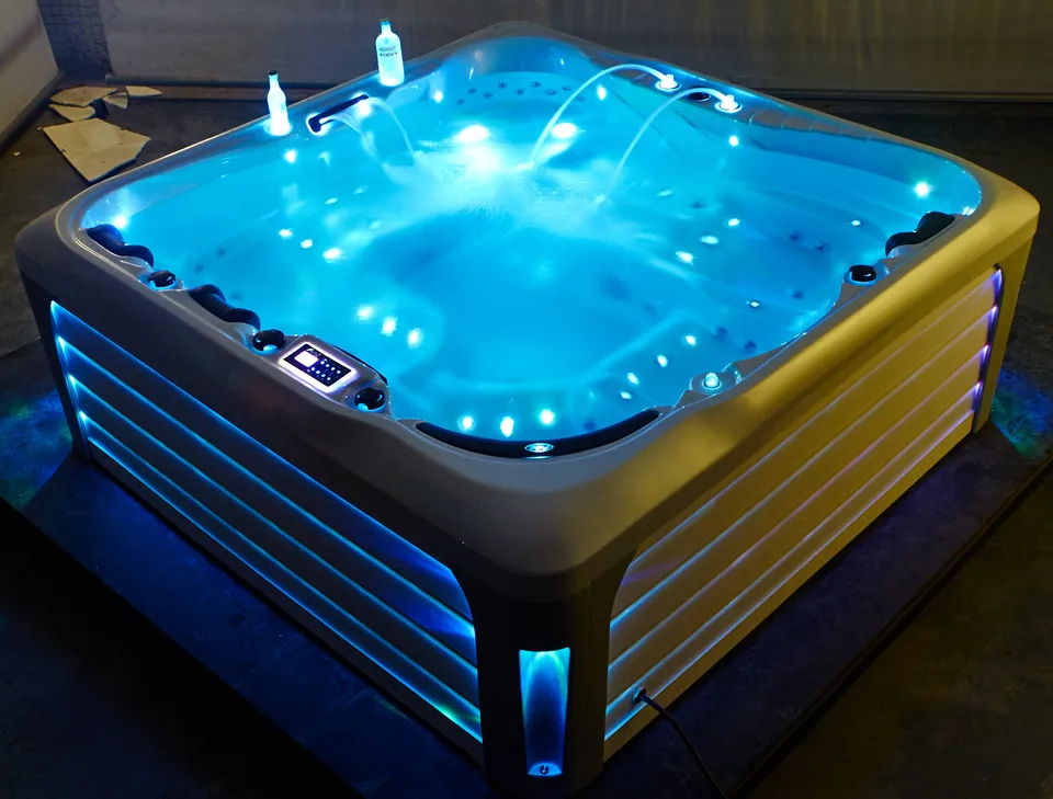 Horúce predajné kúpele Outdoor Perfect Hot Tub Family