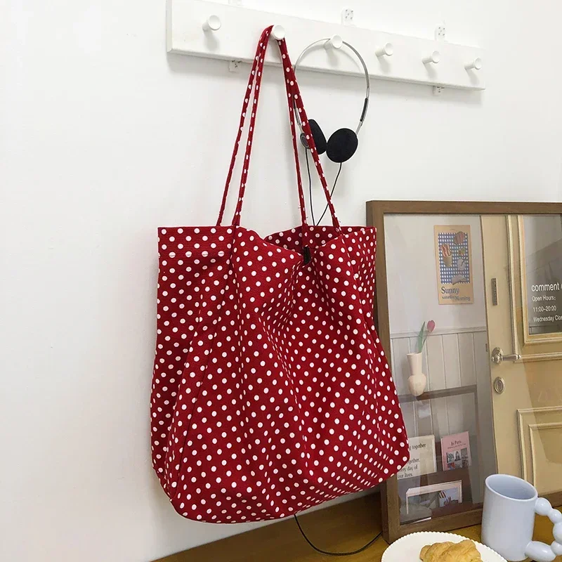 Horúce predajné retro príležitostné Polka Dot Canvas Dámske ramenné taška 2025 Nové módne všestranné praktické praktické kapacity tote tašky