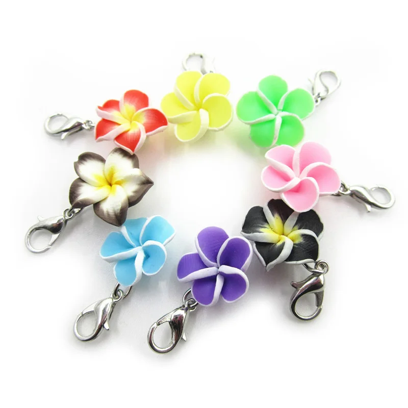 Horúce predávanie 40ks Polymér Clay Mix 8 Farba Plumeria Rubra Flower Dangle kúzla s homárovou sponou zavesenie DIY šperky