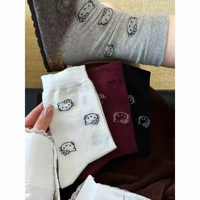 Horúce Sanrios Four Seasons Stredné ponožky Ženské stredné ponožky Kawaii Hello Kitty Cartoon Anti-Odor Cotton Socks