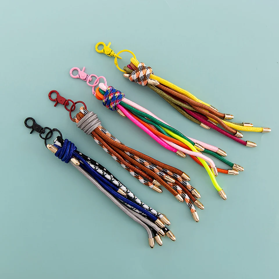 Horúci nový dizajn vysokokvalitný hardvér proti krádeži Keychain módne tašky Príslušenstvo luxusná značka Tassel ženská taška dekorácie horúce