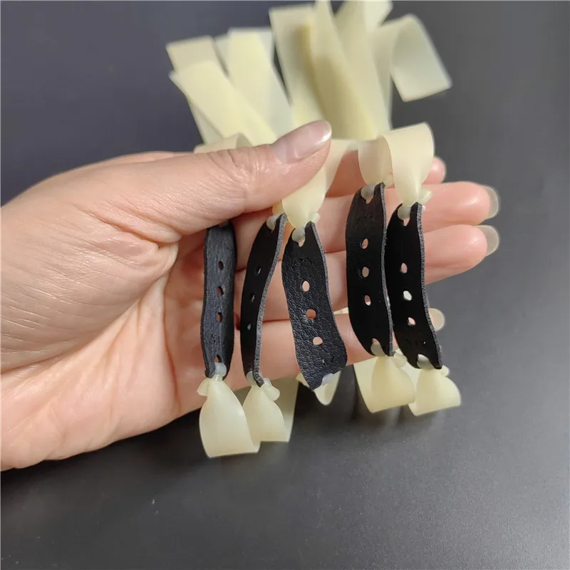 Hrúbka 5/10 ks 1Pack 0,8 mm /0,03 palca. Farba a dizajn koženej tašky sú náhodné, Slingshot latex gumové natáčanie