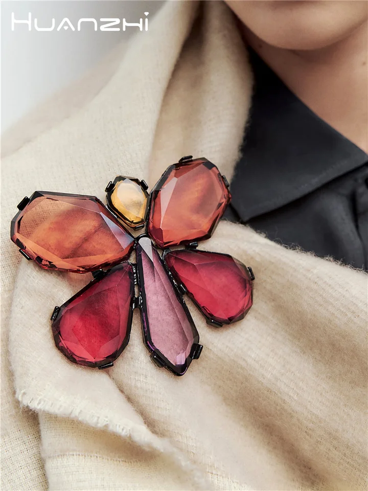 Huanzhi prehnané geometrické farebné priehľadné živicu Big Butterfly Broš