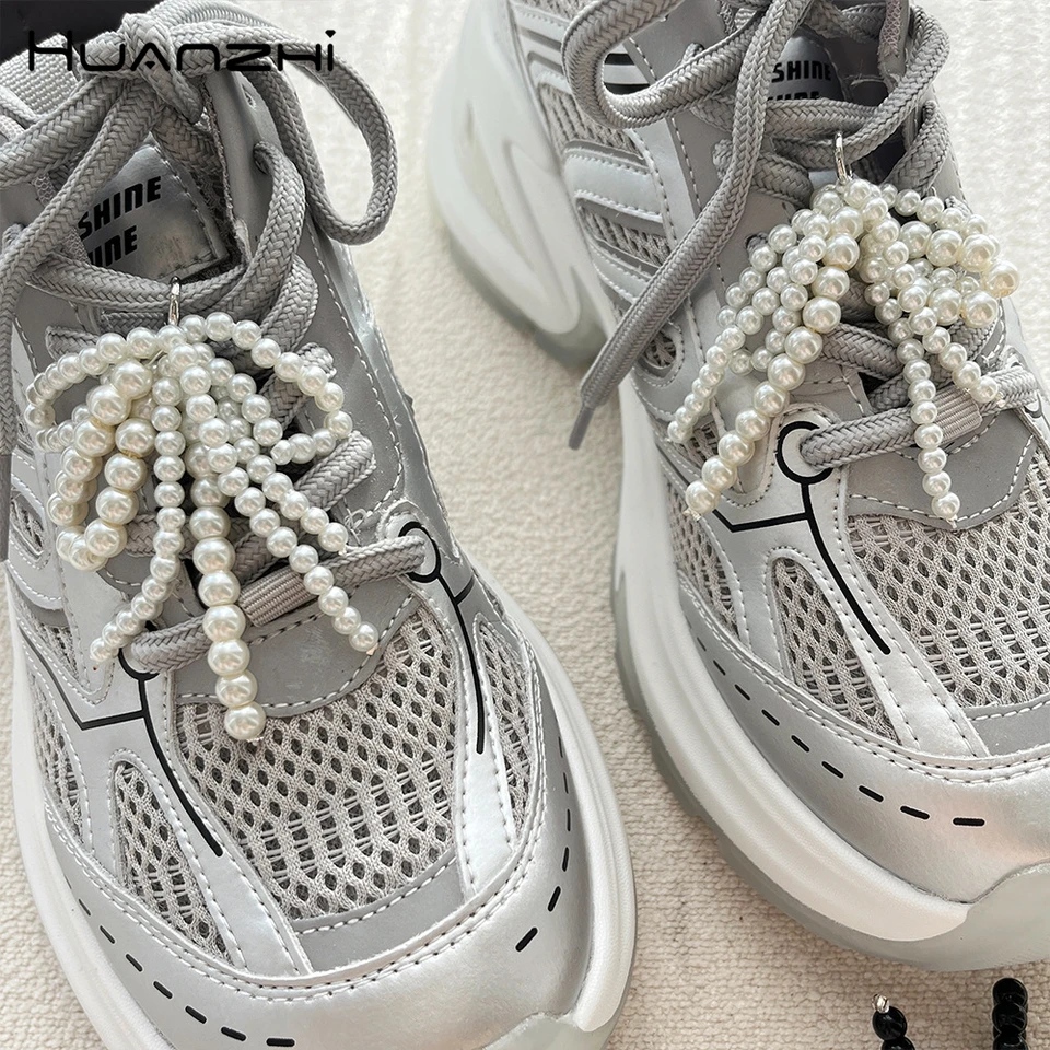Huanzhi Trendy Butterfly Bow Pearl Doplnky topánok perlová kvetina Shopka Keychain Decoration Decorácie šperky Kórea 2024