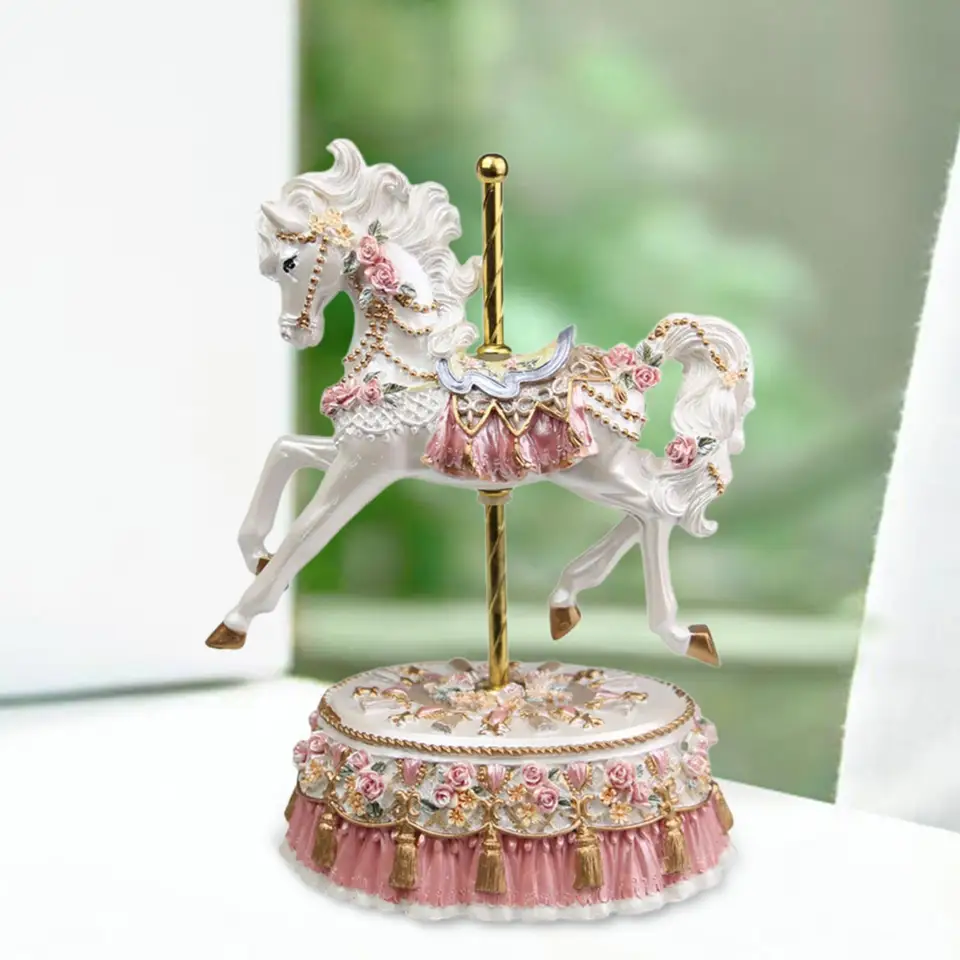 Hudobná skrinka Carousel Horse Sochy priateľ Gift Zhromažďovanie živice Rotujúca koní Socha hudobná dekorácia pre stolové večierky