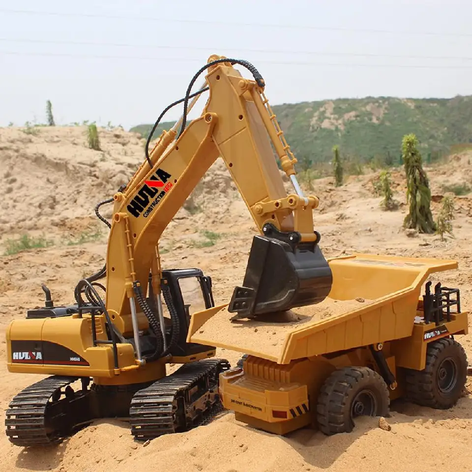HUINA 1/14 15 -DISTORE CONTROWN RC Excavator Car s ľahkým zvukom 350 RTR 2,4 GHz batéria vonkajšie hračky Darček TH18042