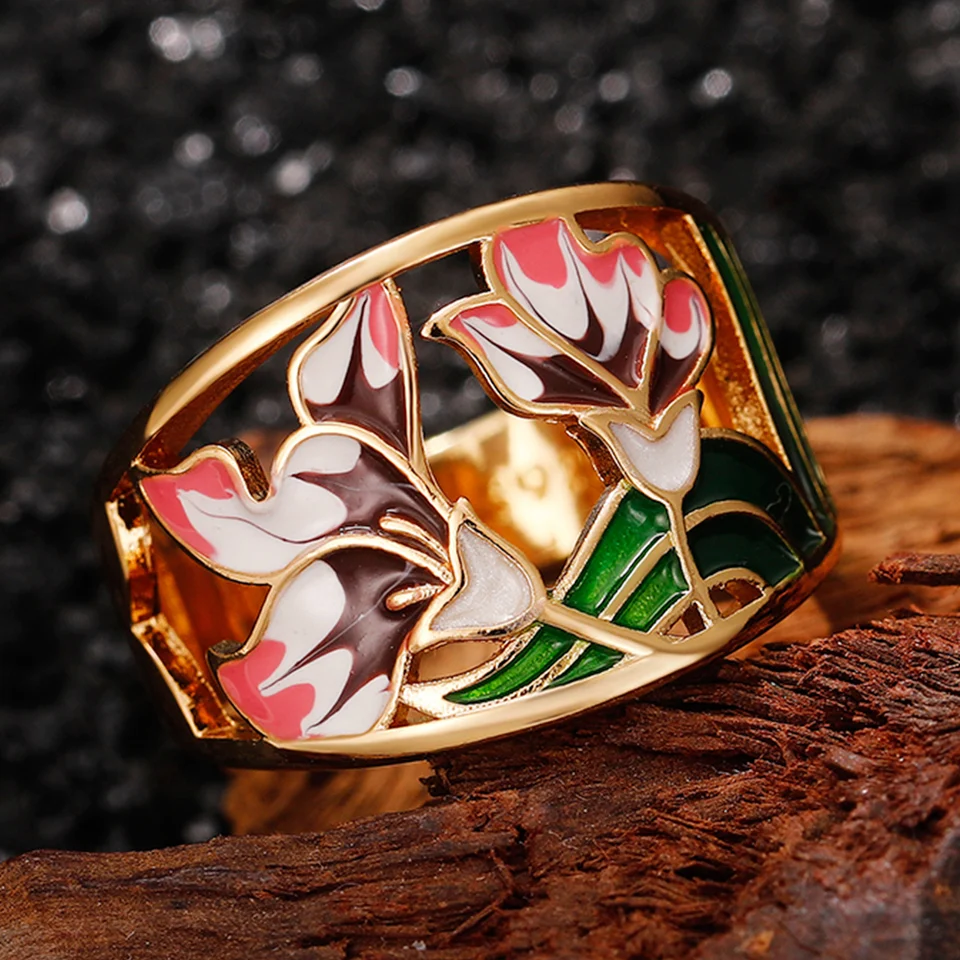 Huitan Romantic Pink Flower Hollow out kapela Dámsky prsteň Zlatá farba Zlatá farba kreatívny smaltk