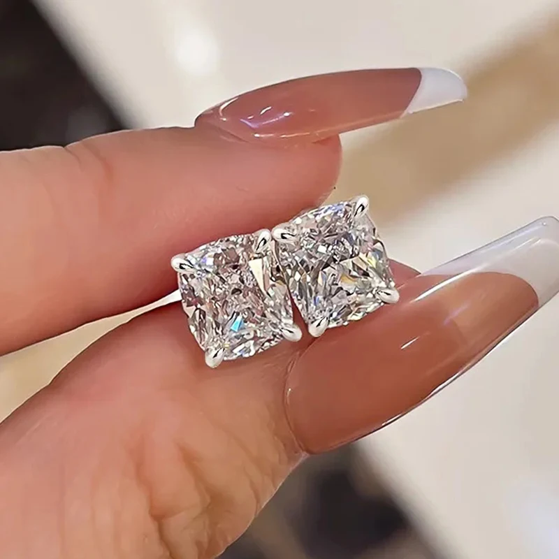 Huitan Simple Cubic Zirconia Stud náušnice pre ženy strieborná farba móda všestranná uší piercing krištáľové náušnice ženské šperky