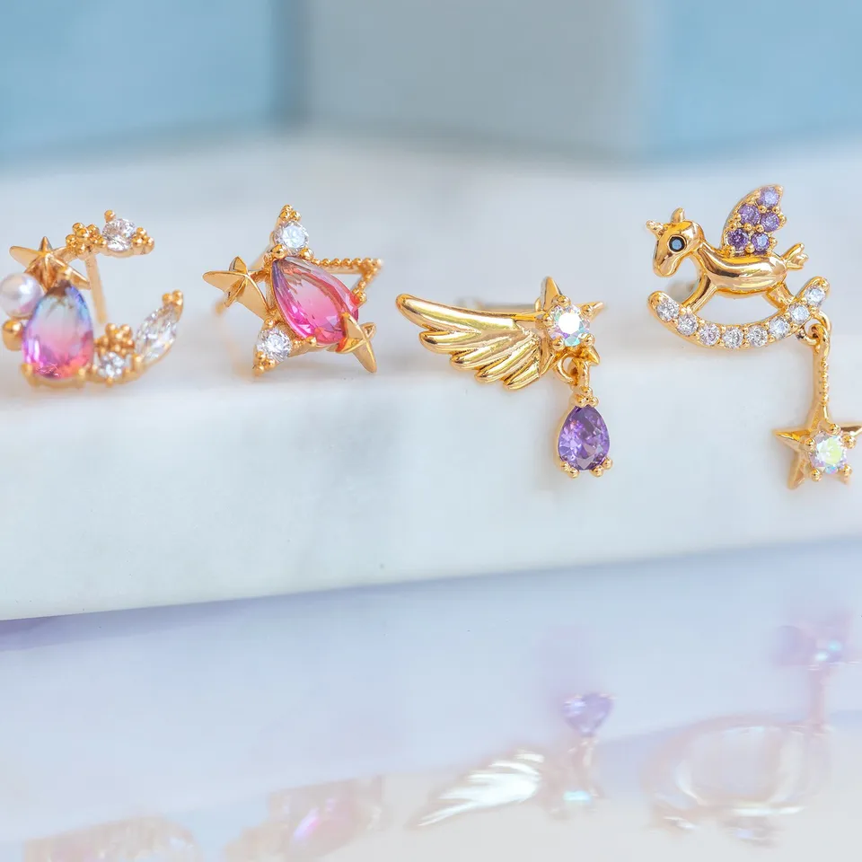 INS Trendy Cute Horse Hollow Moon Star Zircon Stud náušnice pre ženy dievčatá elegantné darček k šperku
