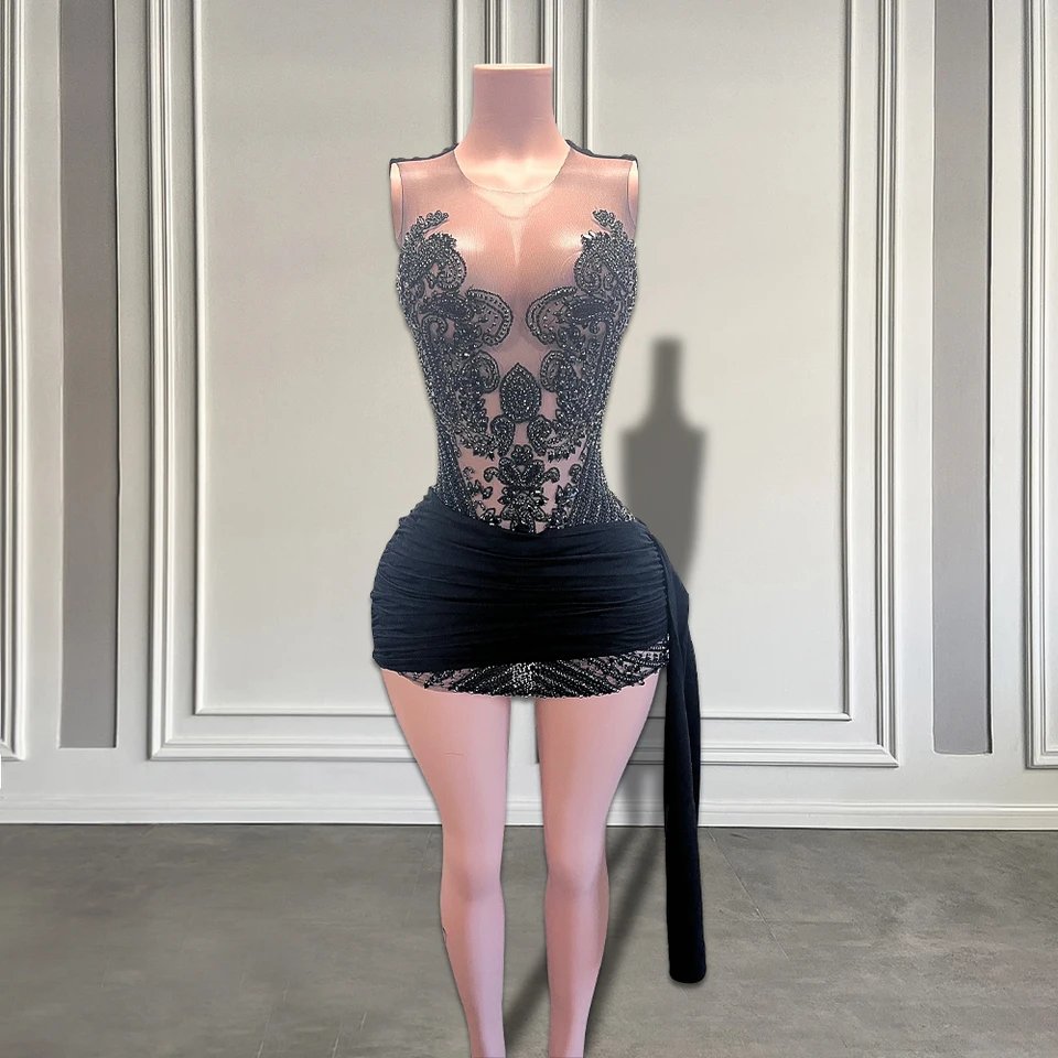 Iskrivé čierne krištáľové krátke plesové šaty s krátkym vlakom Sexy čierne dievčatá vidieť cez mini narodeninové šaty prispôsobené