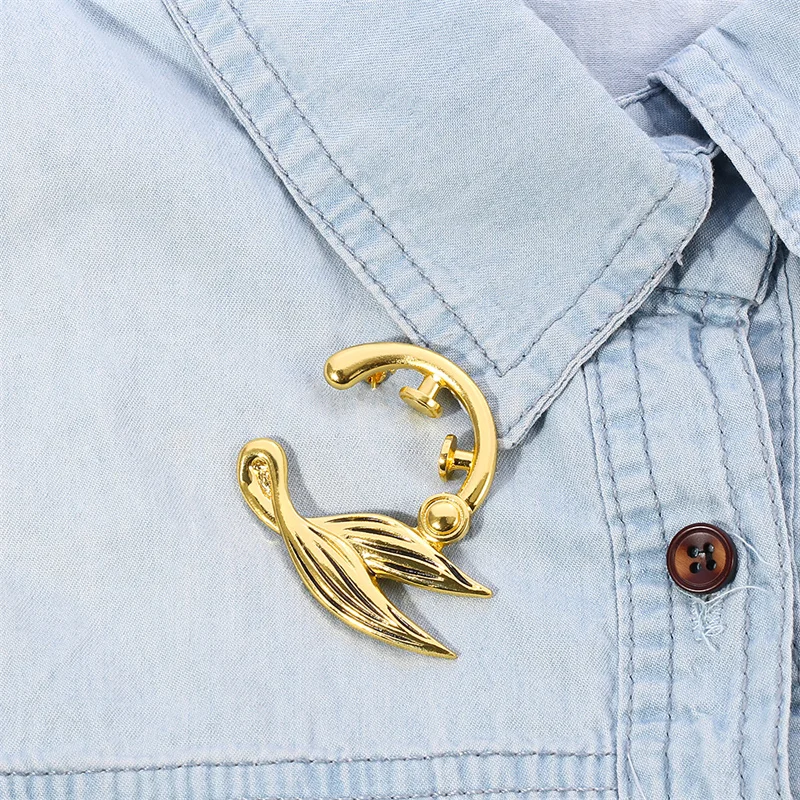 Japonsko anime fialové brošňové brošňa zlatá farba klopa Pins odznaky pre mužov pre mužov módne šperky klošné darčeky