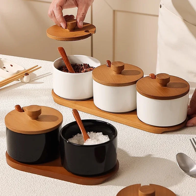 Japonská vinobranie korenia s trojdielnou kuchynskou soľou MSG Storage Jar Ceramic Chili Tank s lyžičkou kuchynský náter na lyžičku