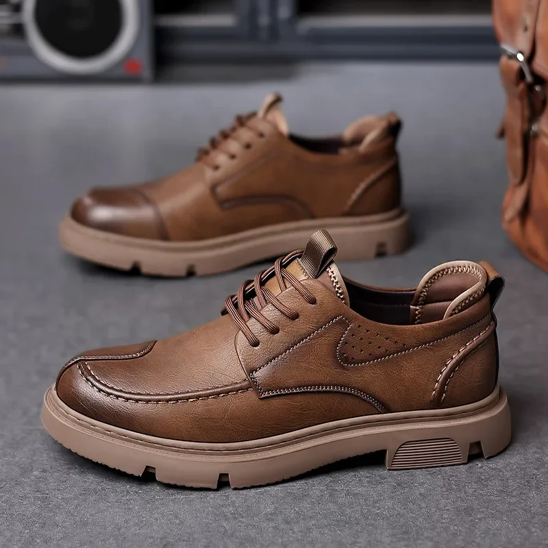 Jarné a jesenné cowhide neformálne topánky Men topánky topánky biela veža kožené topánky biznis s nízkym topánkami Trendy kožené topánky