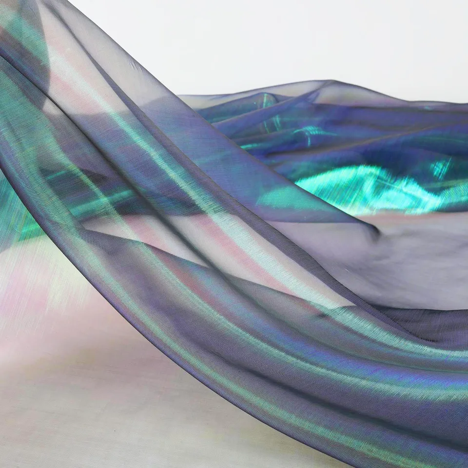 Jasne lesklá dúhová farba voile organza tkanina pre šaty, ktorá vytvára 150 cm širokú, predala dĺžku na dvore (91 cm)
