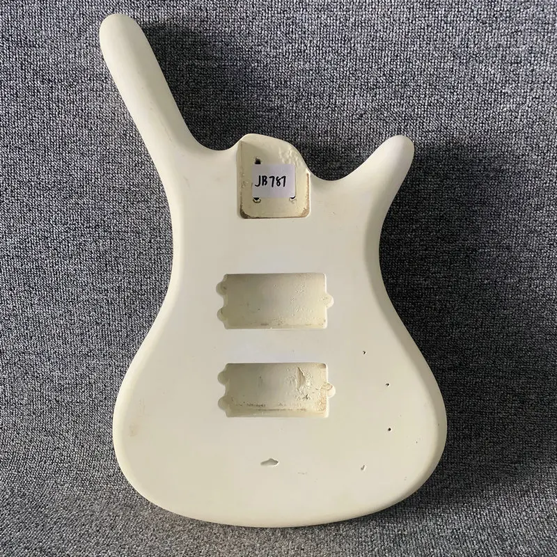 JB787 Biela farba aktívna basová gitara Polovná dokončenie elektrického basového tela v masívnom dreve s poškodením povrchových farieb špinavé pre kutilov