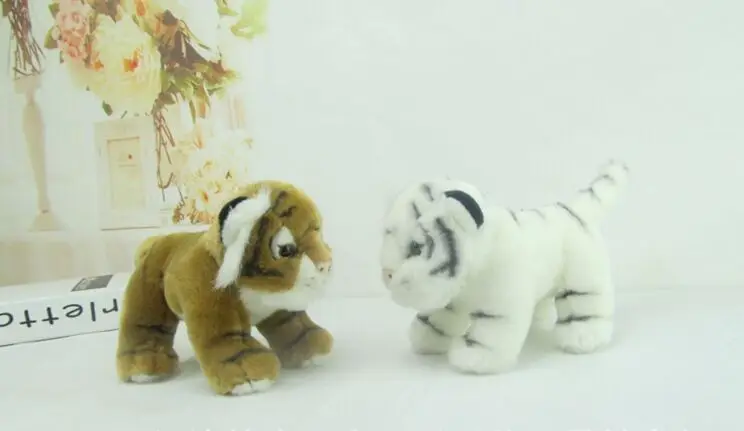 Jeden kus malý roztomilý plyšový tiger hračku vysokokvalitný darček tiger bábiky asi 15 cm 2761