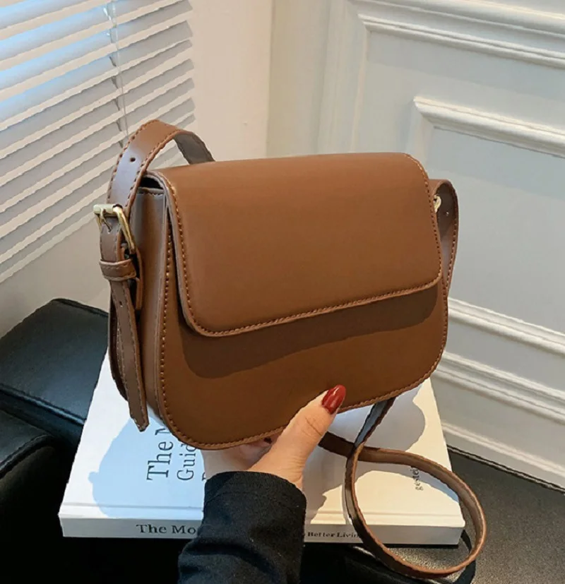 Jednoduchosť trendové sedlové ramenné taška Ženy PU kožené krížové tašky Jednoduchá masívna farebná klapka Messenger Bag Designer Kabelky Pouk