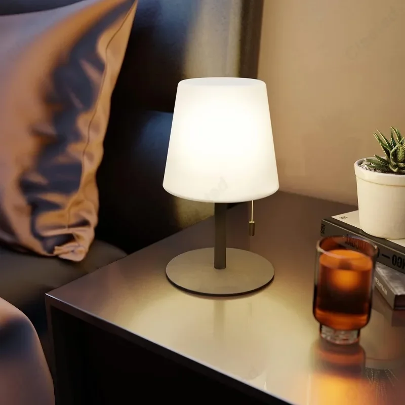 Jednoduchá LED šnúra nastaviteľná farba Zmena malej stolovej lampy USB nabíjanie spálne lôžko osvetlenie reštaurácie Atmosféra