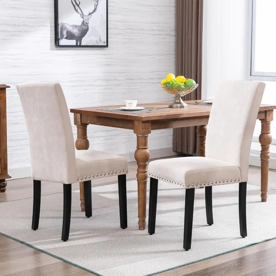 Jedálenské stoličky súprava 4 čalúnených prízvukových jedálenských stoličiek Polded Parson kuchynské stoličky so striebornými klincami a nohami z masívneho dreva