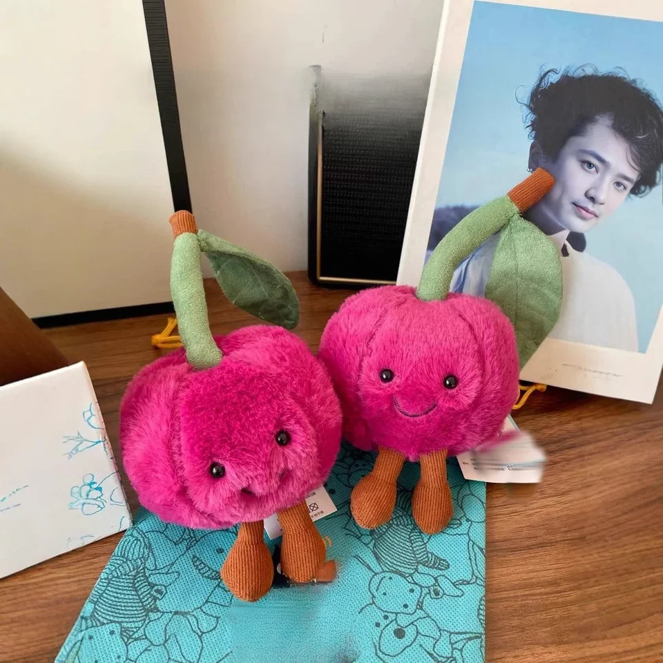 Jellycat Big Cherry Fun Cherry Plush Plush Doll Hračky Sprievodné dovolenkové darček naplnené hračky Roztomilé miestnosť Ozdobia hračky