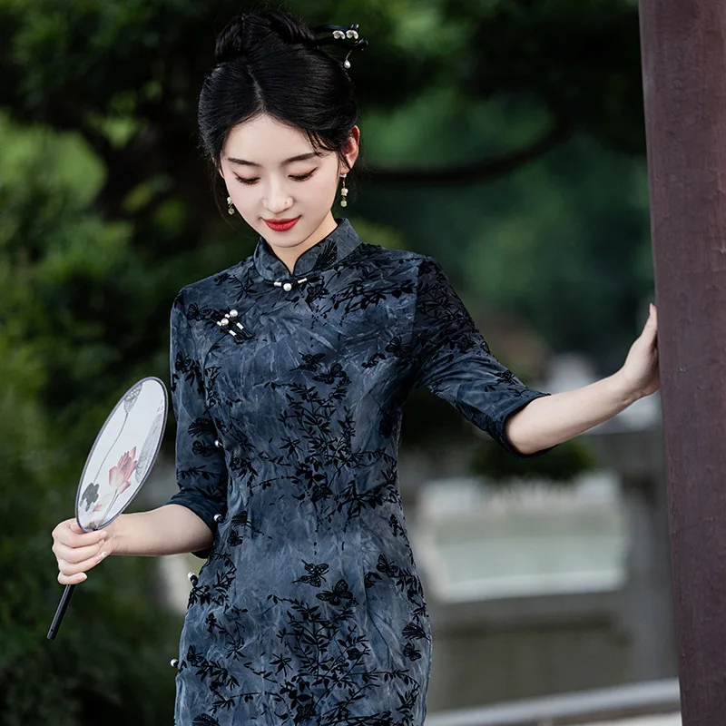 Jeseň a zima Nová 2024 Velor Temperament Retro dlhý štýl Vylepšená dvojvrstvová strana osem gombíkov cheongsam qipao šaty