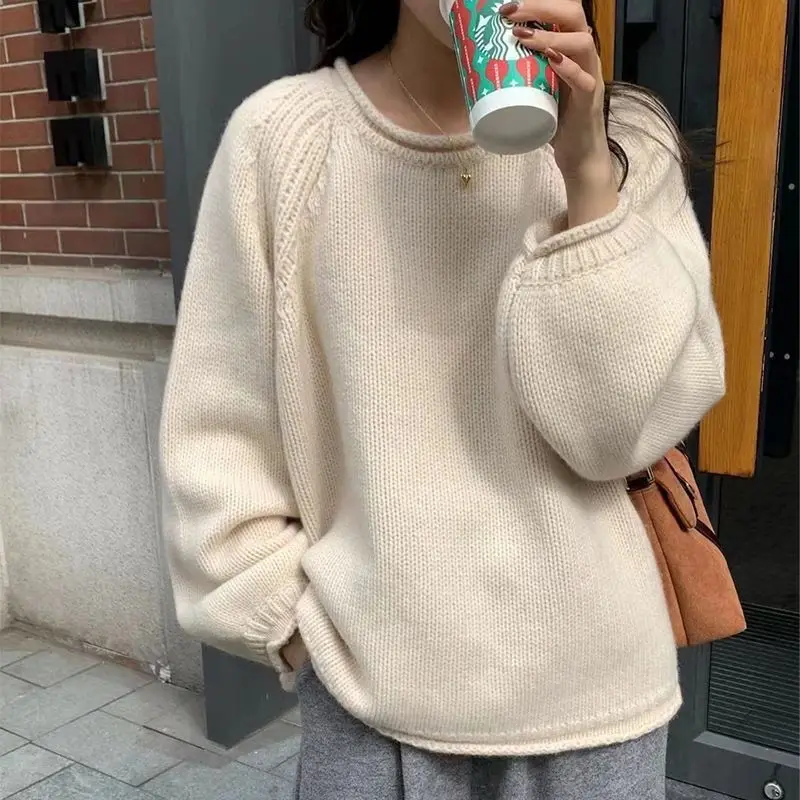Jeseň zima Nový módny okrúhly krk s dlhým rukávom Spevné svetre Dámske odevy uvoľnené úplietkom všetkých zápasov Vintage trend Elegan
