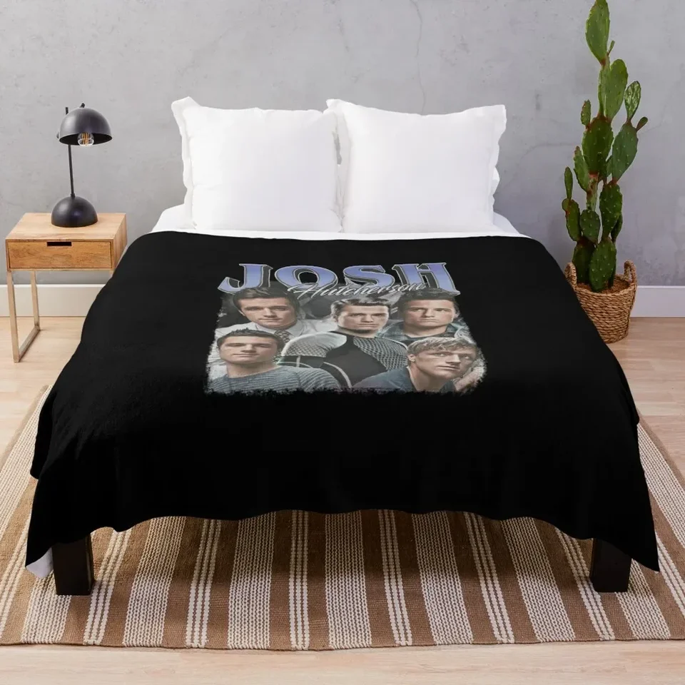 Josh Hutcherson retro hodí prikrývku nadýchané chlpaté vianočné darčeky