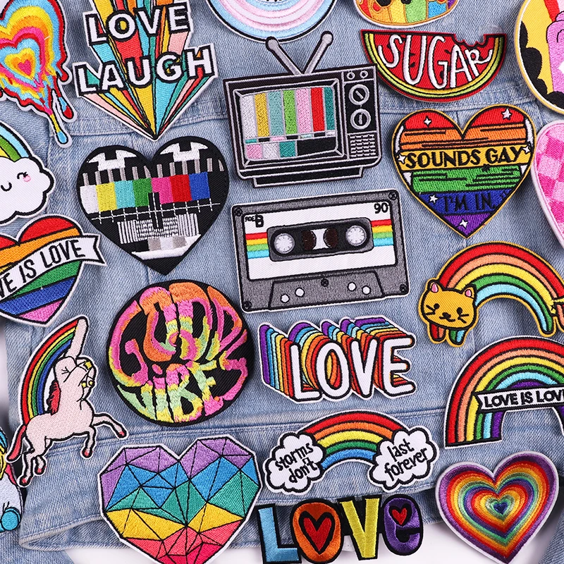 Karikatúra TV páska Patch Rainbow LGBT Love Heart Vyšívané škvrny na oblečenie DIY železo na škvrná