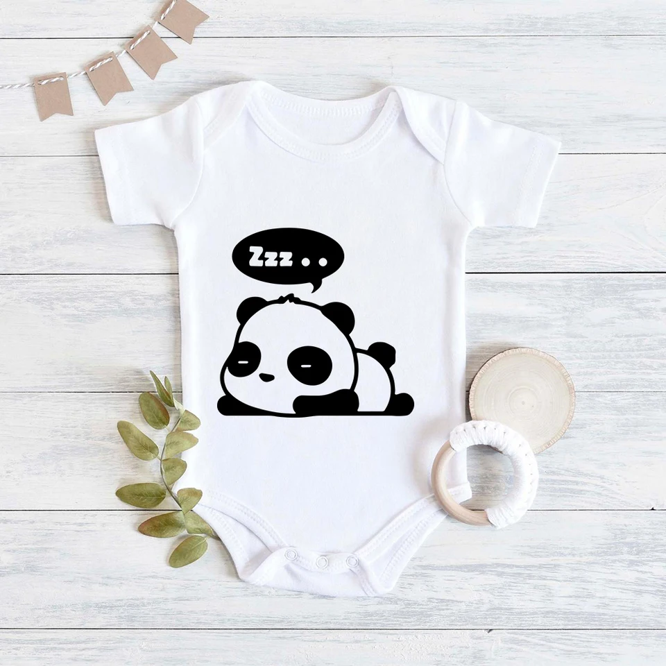 Kawaii panda spiace novorodencov