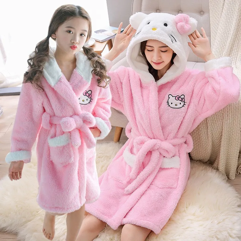 Kawaii Sanrio Hello Kitty Pajamas Girls Night-Robe Detská jesenná zimná kapucňa Hustý župan zodpovedajúci oblečeniu