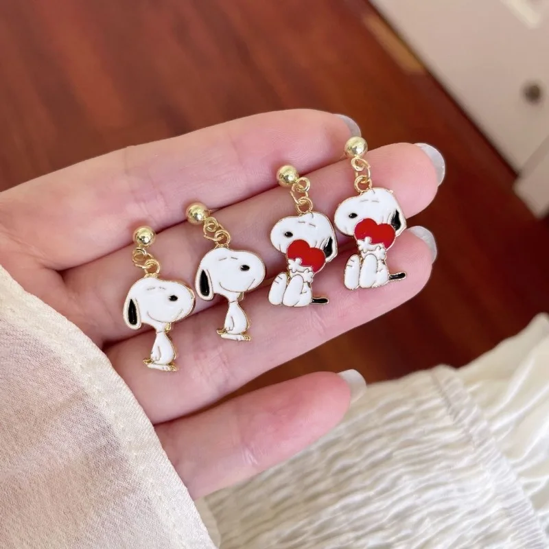 Kawaii Snoopy Cartoon náušnice dievča roztomilé osobnosť móda jednoduché kreatívne kovové náušnice šperky doplnky k narodeninám darček
