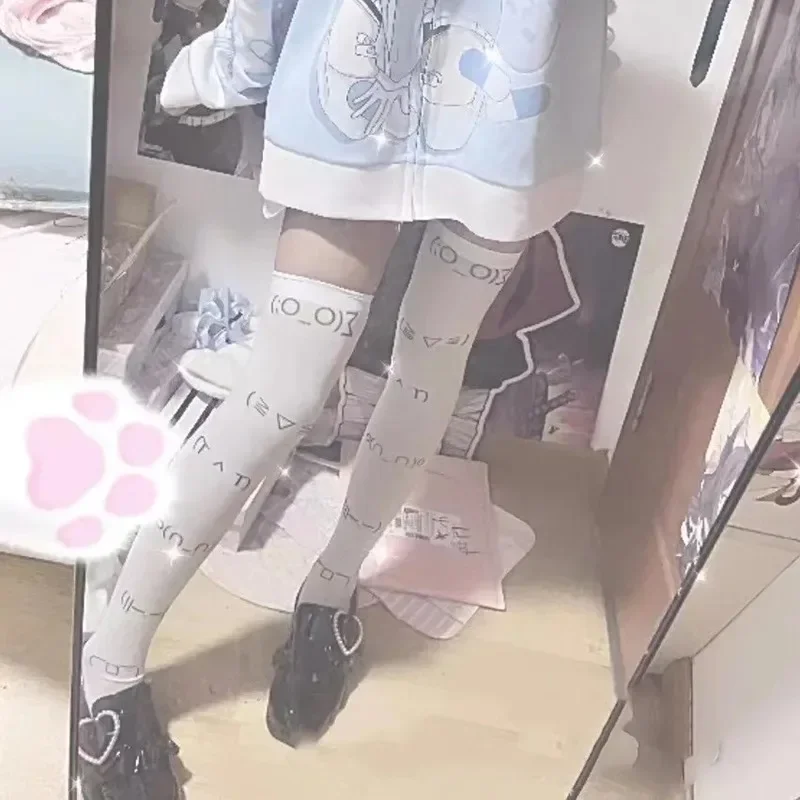Kawaii výraz biele graffiti list tlačidlá dlhé ponožky harajuku nad kolenným stehno vysoké pančuchy y2k cosplay roztomilé ponožky kawaii