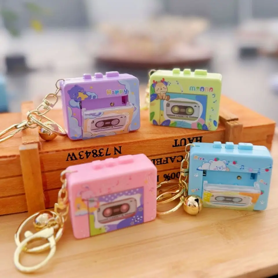 Kazetový rekordér retro páskový záznamník Keychain s hudbou vintage nahrávanie hudobná skrinka prívesok páska s komplexným dizajnom malý darček