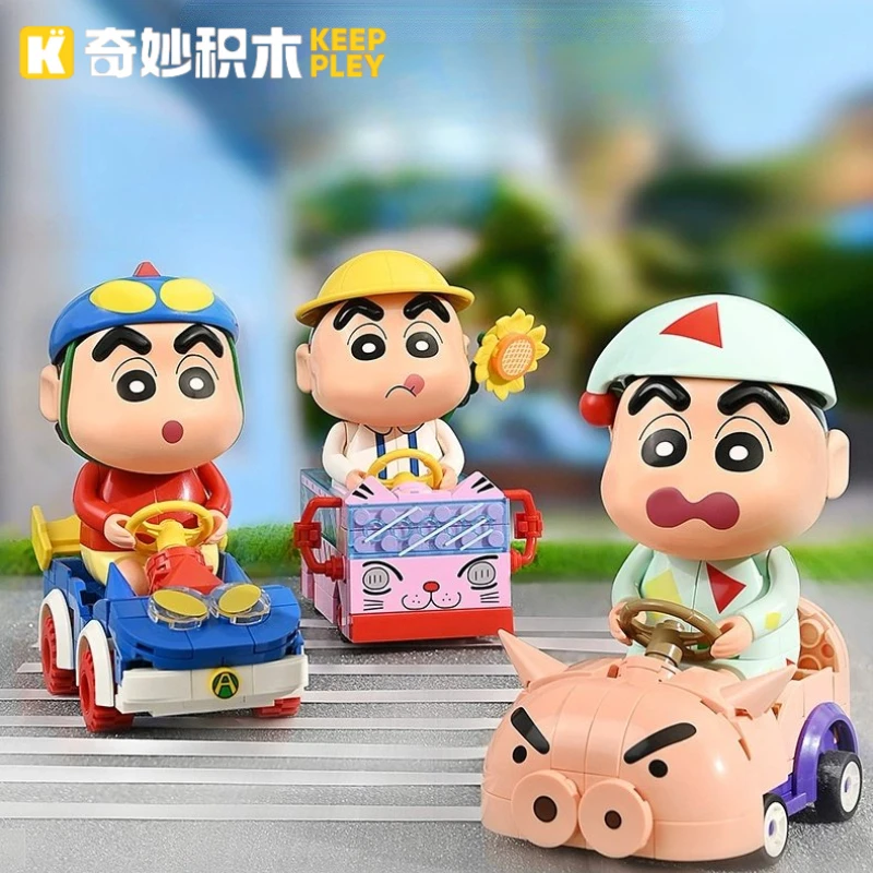 Keepley Cartoon Anime Crayon Shin-Chan Mini School Bus Zhromaždené stavebné bloky Dynamický model automobilu Superman Zhromaždené darčeky hračiek
