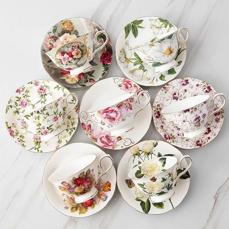 Keramická kávová šálka pohárika lyžice sada kvetinových čajových šálok sada Európsky porcelánový hrnček a podšálka pre kávu šálky hrnčekov kaviarne darček