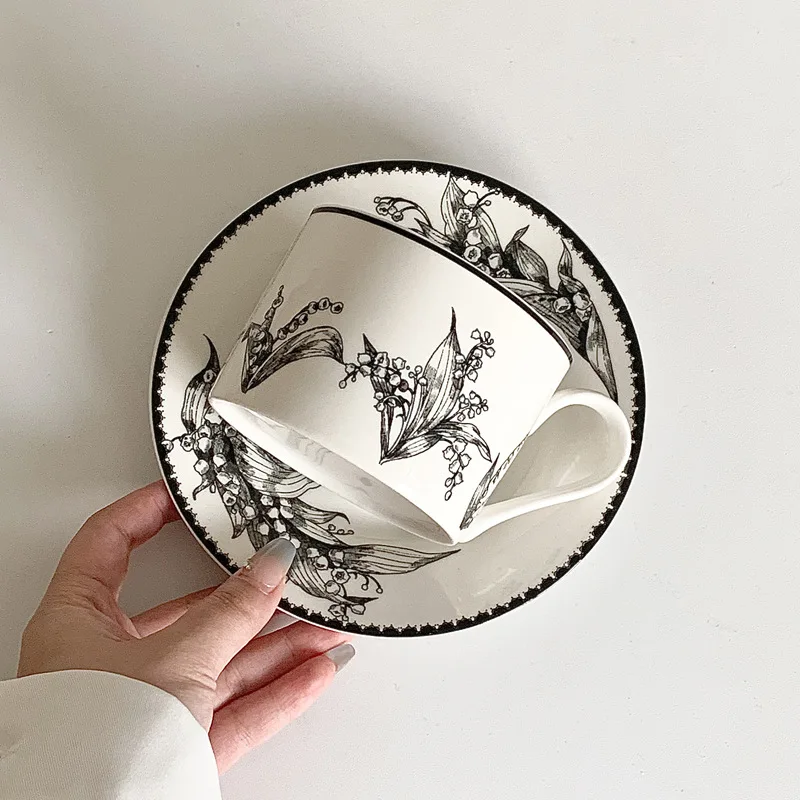 Keramická šálka kávy a súprava podšálky, Lily z údolia, malý čerstvý francúzsky pastoračný štýl, kombinácia príborov Cake Plate