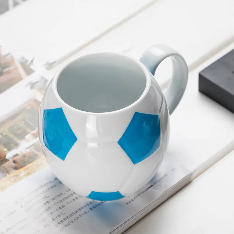 Keramický futbalový kávový pohár Športový futbalový hrnček Ball Tea Cup For Water Dark Darček pre priateľov trénerov fanúšikov hráči hráči klub