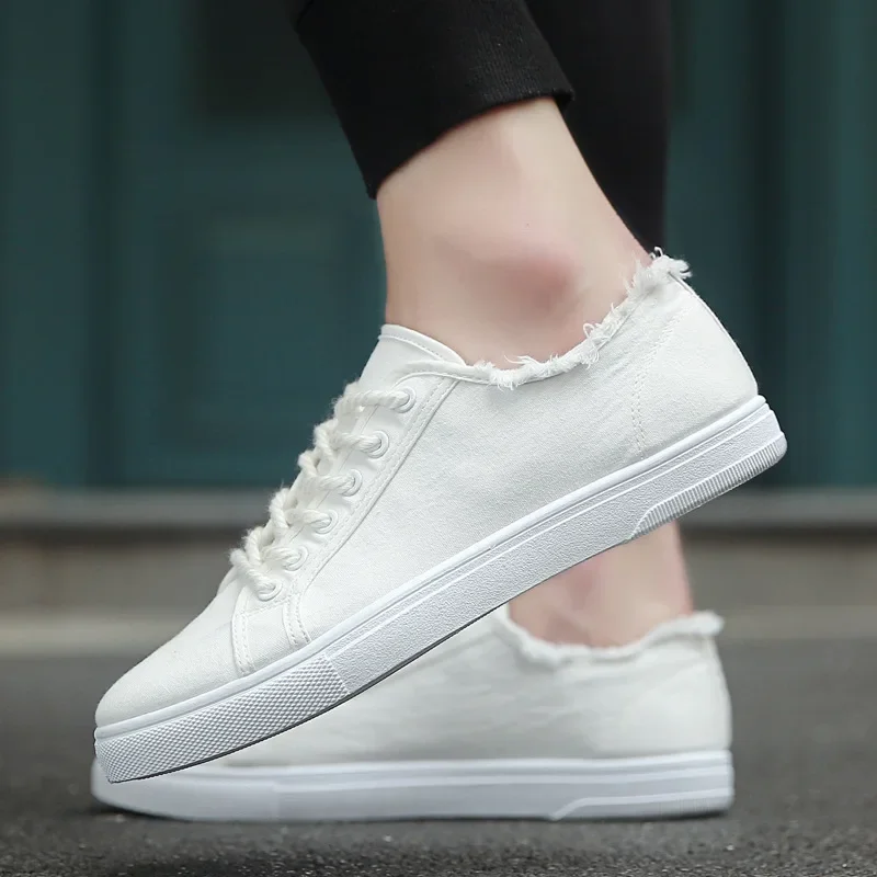 Klasické biele príležitostné plátno tenisky letné priedušné plátno topánky pre mužov s nízkym topom tenisky Muž Zapatillas de hombre